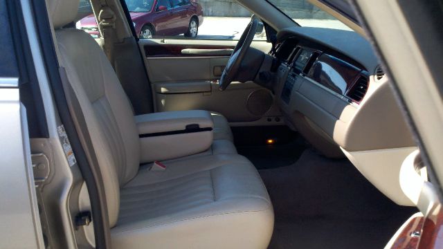 2004 Lincoln Town Car DOWN 4.9 WAC