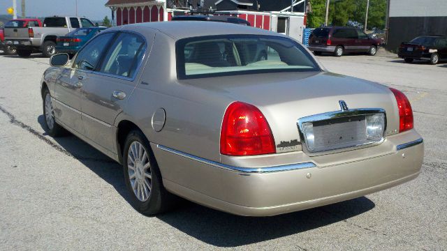 2004 Lincoln Town Car DOWN 4.9 WAC