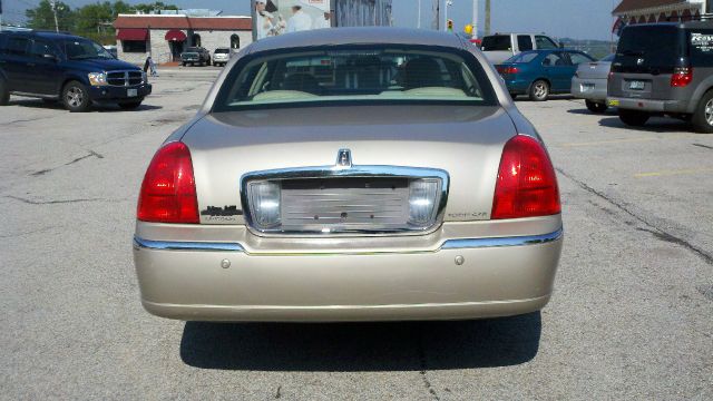 2004 Lincoln Town Car DOWN 4.9 WAC