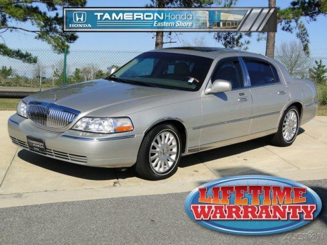 2004 Lincoln Town Car GLS PZEV