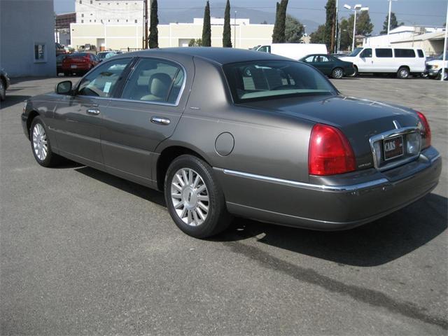 2004 Lincoln Town Car DOWN 4.9 WAC