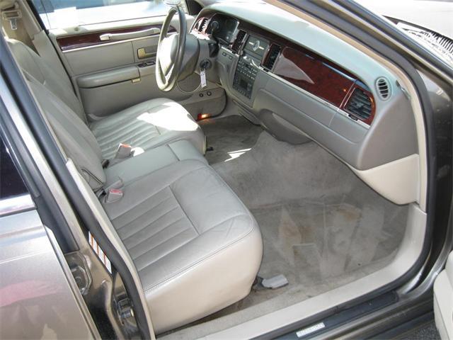 2004 Lincoln Town Car DOWN 4.9 WAC