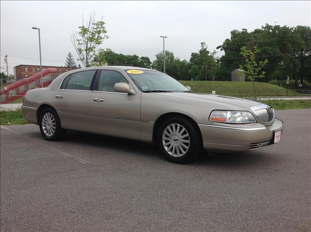 2004 Lincoln Town Car DOWN 4.9 WAC