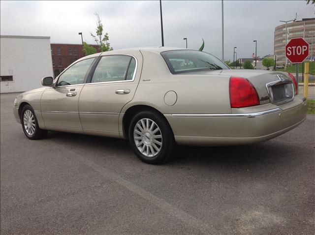 2004 Lincoln Town Car DOWN 4.9 WAC