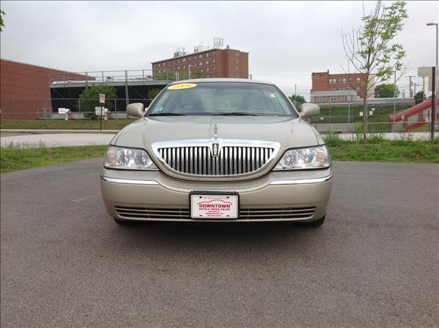 2004 Lincoln Town Car DOWN 4.9 WAC