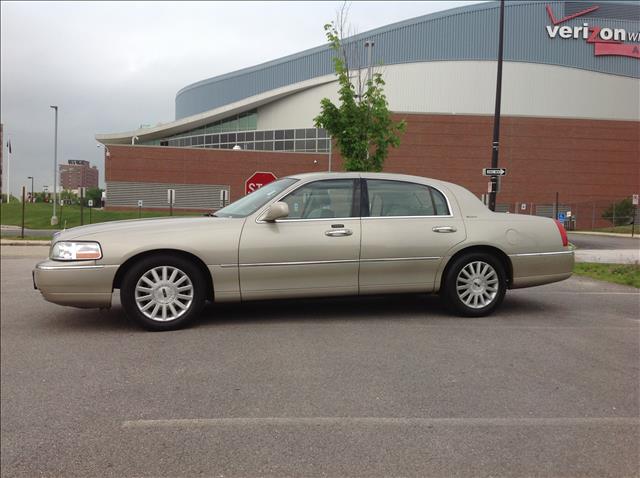 2004 Lincoln Town Car DOWN 4.9 WAC