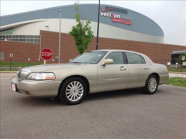 2004 Lincoln Town Car DOWN 4.9 WAC