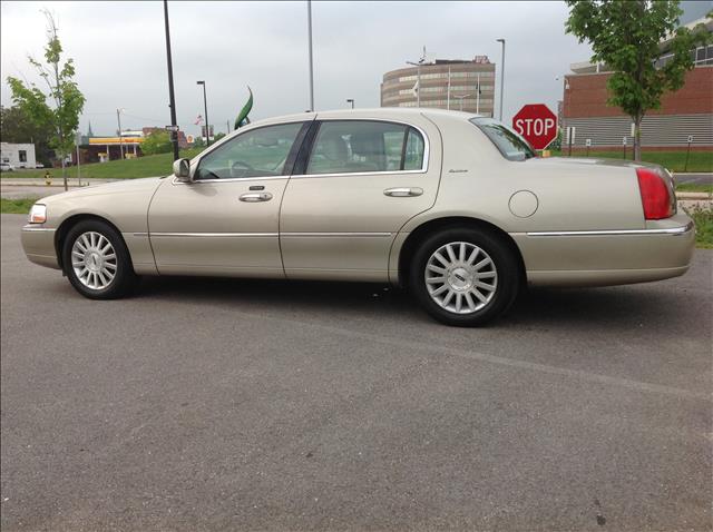 2004 Lincoln Town Car DOWN 4.9 WAC