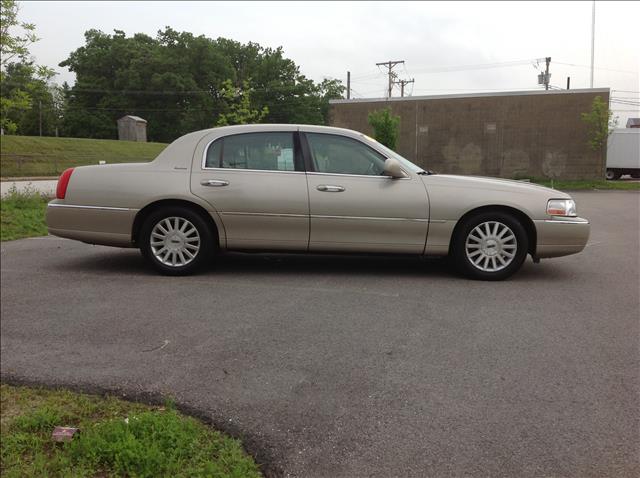 2004 Lincoln Town Car DOWN 4.9 WAC