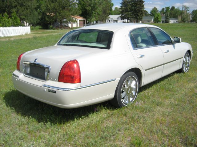 2004 Lincoln Town Car GLS PZEV