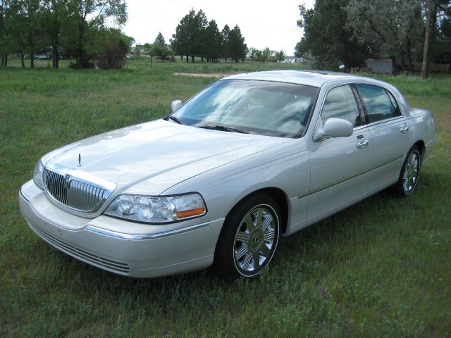 2004 Lincoln Town Car GLS PZEV