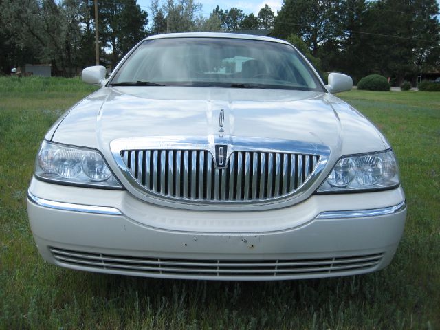 2004 Lincoln Town Car GLS PZEV