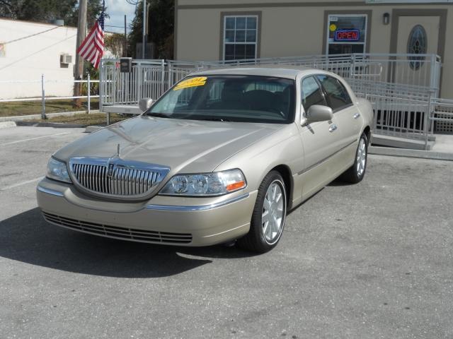 2004 Lincoln Town Car DOWN 4.9 WAC