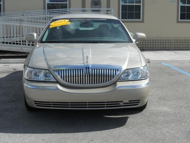 2004 Lincoln Town Car DOWN 4.9 WAC