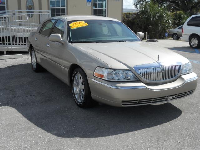 2004 Lincoln Town Car DOWN 4.9 WAC