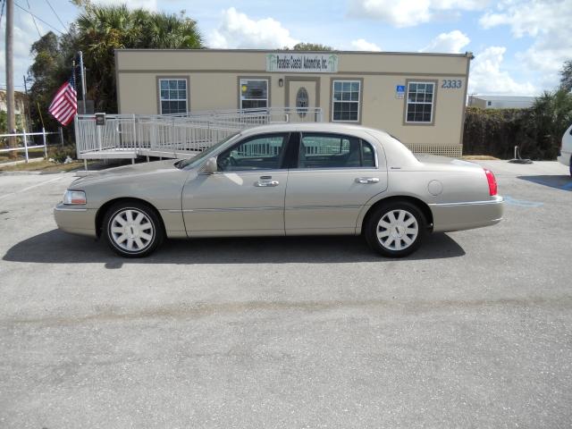 2004 Lincoln Town Car DOWN 4.9 WAC