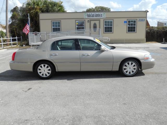 2004 Lincoln Town Car DOWN 4.9 WAC