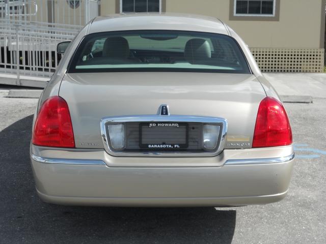 2004 Lincoln Town Car DOWN 4.9 WAC