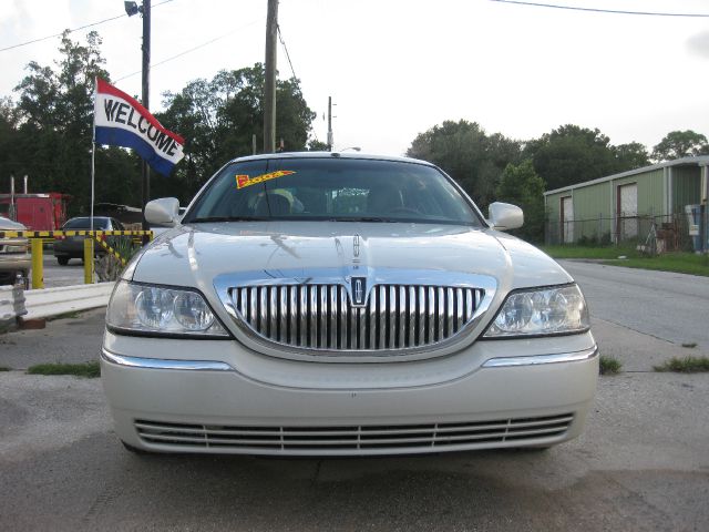 2004 Lincoln Town Car GLS PZEV