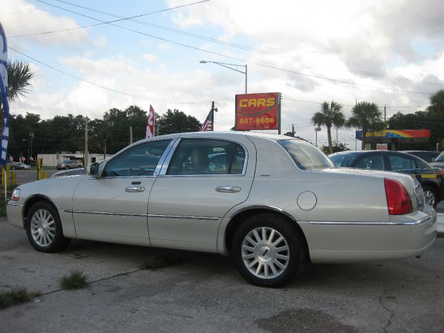 2004 Lincoln Town Car GLS PZEV