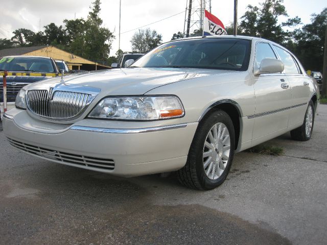 2004 Lincoln Town Car GLS PZEV