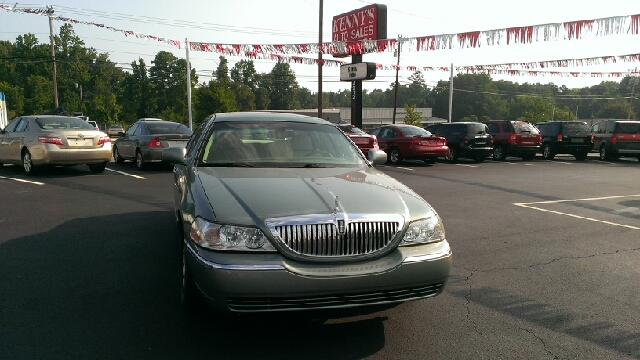 2004 Lincoln Town Car DOWN 4.9 WAC