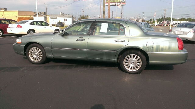 2004 Lincoln Town Car DOWN 4.9 WAC