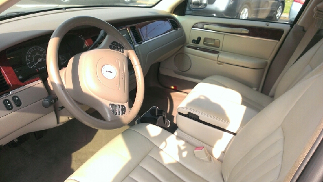 2004 Lincoln Town Car DOWN 4.9 WAC