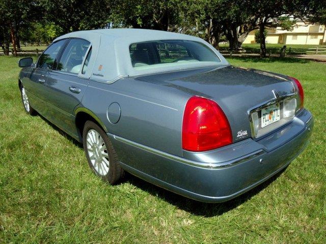 2004 Lincoln Town Car DOWN 4.9 WAC