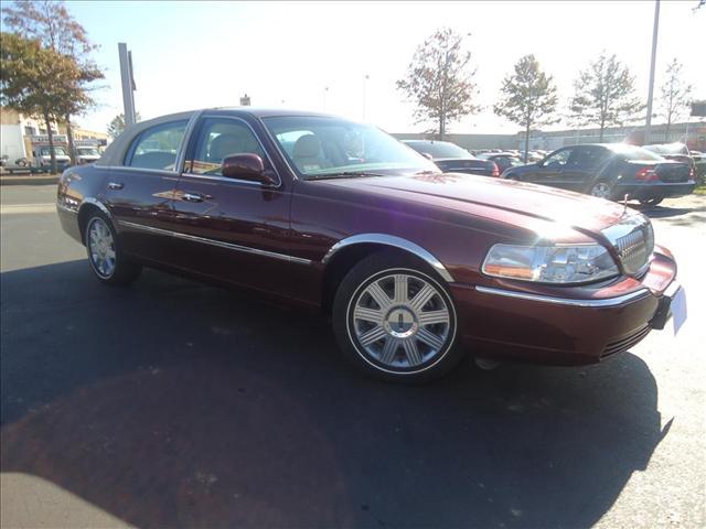 2004 Lincoln Town Car Platinum Supercrew