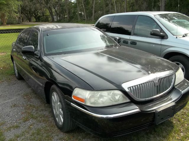 2004 Lincoln Town Car Club Cab 155 WB HD