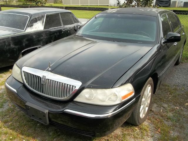 2004 Lincoln Town Car Club Cab 155 WB HD