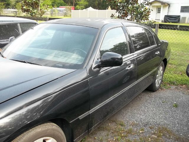 2004 Lincoln Town Car Club Cab 155 WB HD