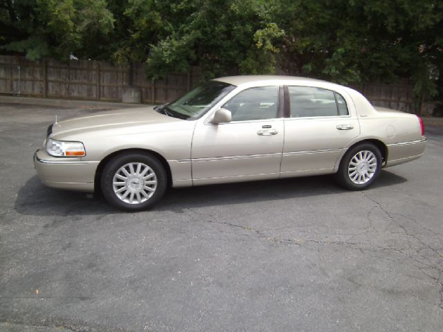 2004 Lincoln Town Car DOWN 4.9 WAC