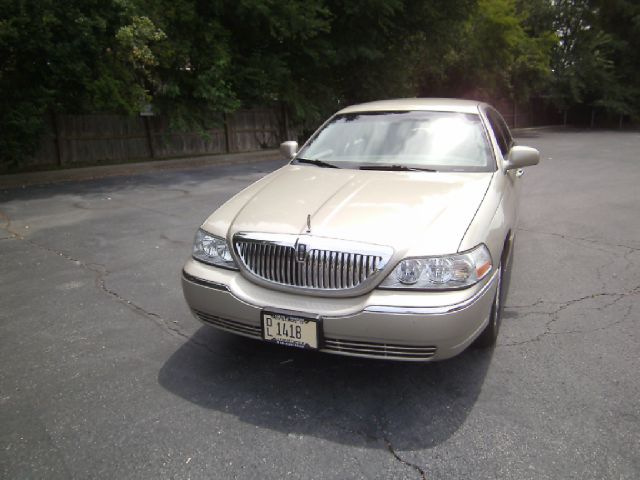 2004 Lincoln Town Car DOWN 4.9 WAC