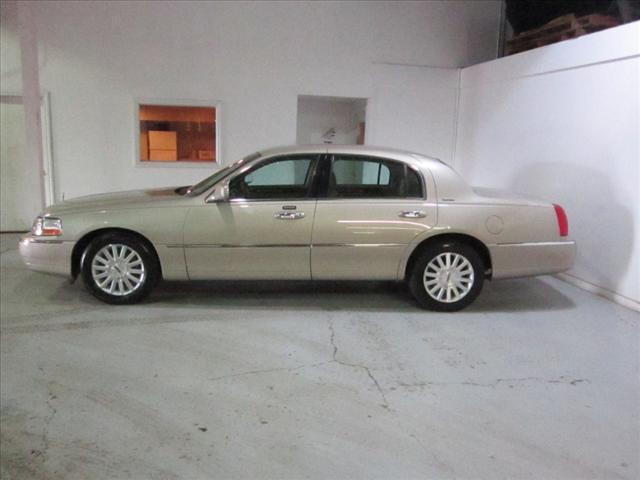 2004 Lincoln Town Car DOWN 4.9 WAC