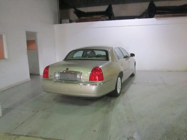 2004 Lincoln Town Car DOWN 4.9 WAC