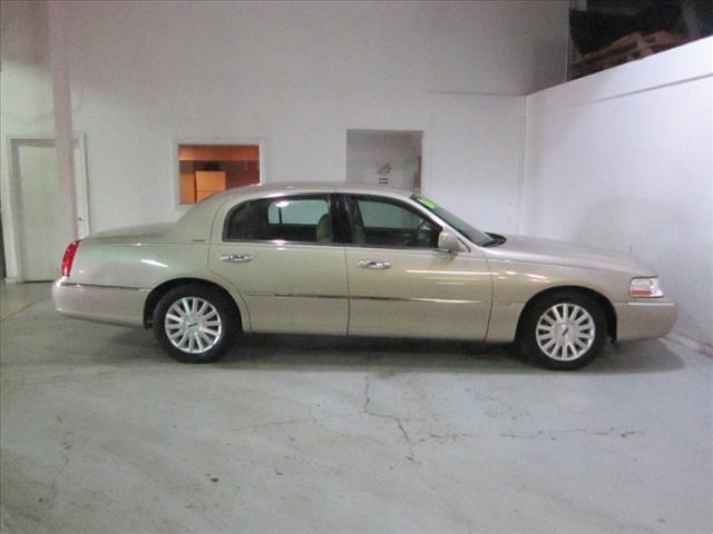 2004 Lincoln Town Car DOWN 4.9 WAC