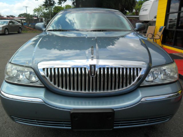 2004 Lincoln Town Car DOWN 4.9 WAC