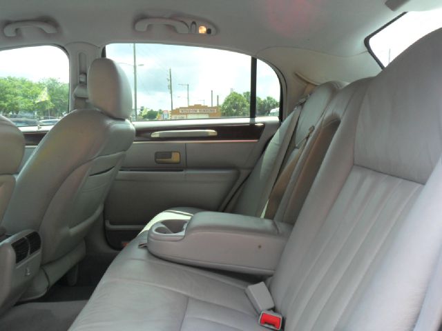 2004 Lincoln Town Car DOWN 4.9 WAC