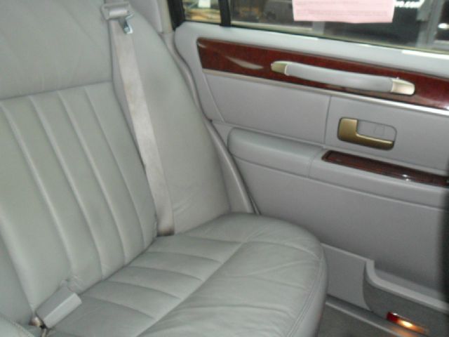 2004 Lincoln Town Car DOWN 4.9 WAC