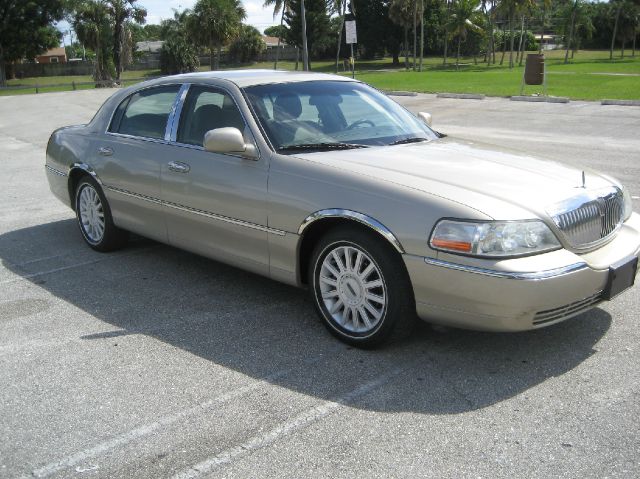 2004 Lincoln Town Car DOWN 4.9 WAC