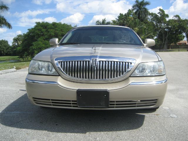 2004 Lincoln Town Car DOWN 4.9 WAC