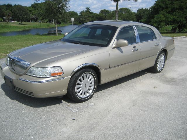 2004 Lincoln Town Car DOWN 4.9 WAC