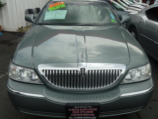 2004 Lincoln Town Car 4dr Sdn SL Auto