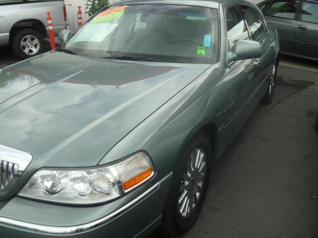 2004 Lincoln Town Car 4dr Sdn SL Auto