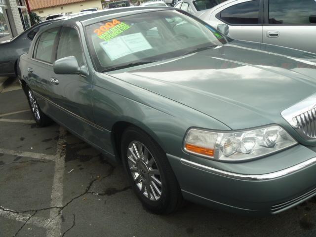 2004 Lincoln Town Car 4dr Sdn SL Auto