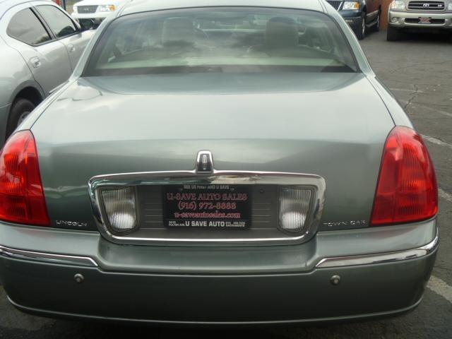 2004 Lincoln Town Car 4dr Sdn SL Auto