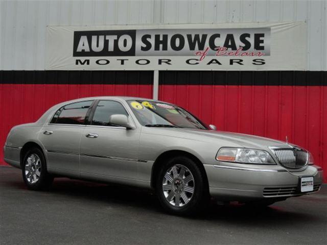 2004 Lincoln Town Car 4D Super Cab Truck