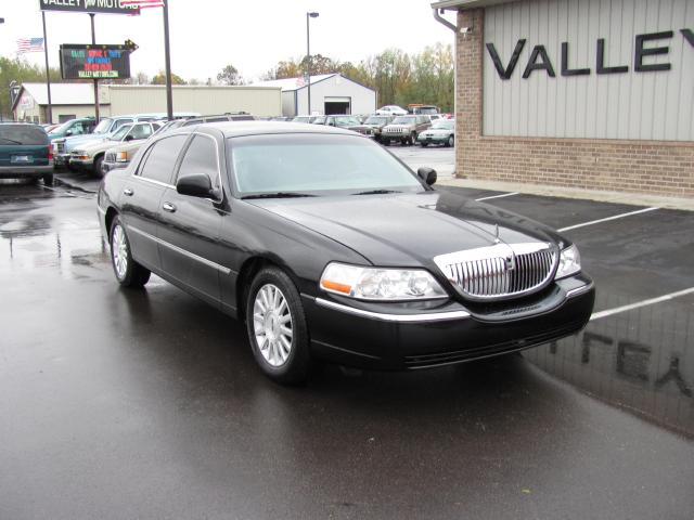 2004 Lincoln Town Car DOWN 4.9 WAC